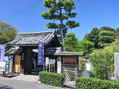 ●天赦園

次に訪れたのは、お城から南へ少し行ったところにある「天赦園」です。
こちらも宇和島観光では外せないスポットかと。

◇天赦園◇
　開園時間：8時30分～17時（４月～６月）
　　　　　　8時30分～16時30分（７月～３月）
　入園料金：大人500円
　休園日　：12月第２月曜日～２月末期間の月曜日、年末年始