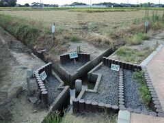 訪問する人が増え、観光スポットして注目されるようになった事から、2市1町は地権者から周辺の土地を買い取り、水田のあぜ道を舗装して遊歩道を整備しました。平成30(2018)年4月7日に完成しています