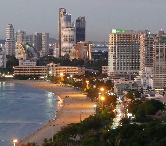 25日（金）　18：31<br />金、土、だけは主にバンコクからの観光客が来るので少しだけ活気がありますノースパタヤです。