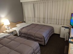 予約していた鳥取ワシントンホテルプラザにチェックイン。
立地やスタッフの対応を素晴らしいですが、建物が古く、昭和のホテルといった趣でした。Go To Travel キャンペーンを利用して7500円程。