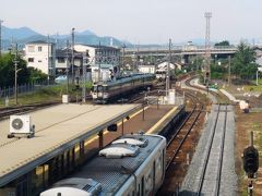 美濃太田駅到着。ひだ号は名古屋へ向けて出発していく。