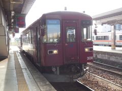 　こんどは長良川鉄道で関市まで行く。
単行の小型気動車。