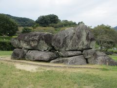 歴史の教科書でおなじみの石舞台古墳。この時代にどうやって積んだのかな。昔の人は知恵と体力があるなあ。