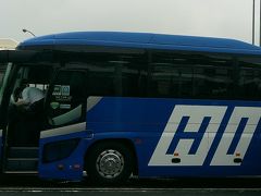 今回は、HISさんの日帰りバスツアーの旅でーす♪(^o^)
ツアーの正式名称は、「9/12【新宿発】魅惑のシャインマスカット狩り食べ放題と幻想的な氷の世界「鳴沢氷穴」＆薪火グリルビュッフェ「WOOD SHED」」(長っ！)というもの。シャインマスカットの食べ放題が目玉です♡(๑´ڡ`๑)
集合は、新宿のコクーンタワー前に7:35！(早っ)50分に出発でございます。出だしは順調だったのですが、中央道で緊急工事が発生したとかで、とんでも渋滞が発生してると！？(^_^;)