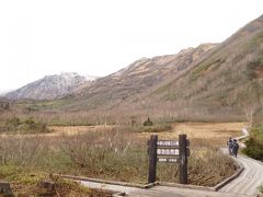 栂池自然園に到着。
標高1900ｍ。
すっかり紅葉シーズンは終わっていて、完全に初冬の装い。