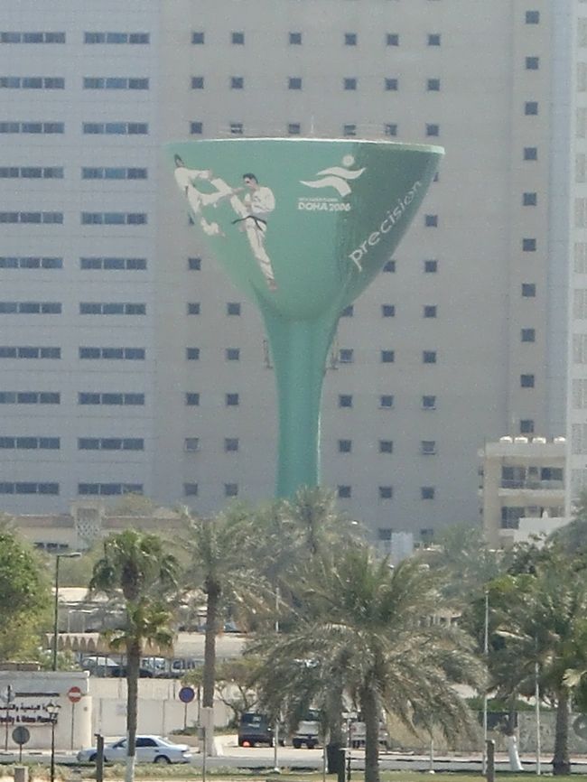 タクシーで向かったのは