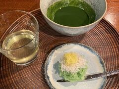 注文したのはこちら★

抹茶(濃茶)とお菓子のセット。
1320円(税込み)
ういろうのお菓子ときんとんのお菓子2種類が選べるとのことで、きんとんのお菓子にしました。
玄米茶がお口直しとしてきます。
この玄米茶が良い香りと味なこと！！！
おいしすぎてびっくり、にっこりでした。