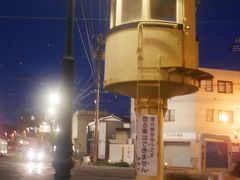 という事で近くの市電の駅へ。
途中見かけた操車塔。
昔はここに人がいてレールの切替をしていたんだとか。
冬はすごく寒そう。
間違えると大事故に繋がる仕事だし大変だな。