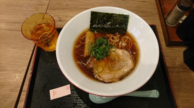 13時、成田空港の「富田」という店で昼食のラーメンを食べました。