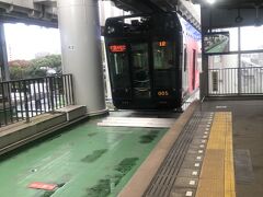 千葉みなと駅近くの駐車場に車を止め、モノレールに