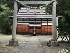 駅に近づいたところにある湯宮神社
