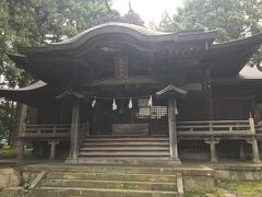 まずは天川神社へ
諏訪大社系の神社（と言ってよいのかわからないのだが）で、7年に1度「御柱祭」が近くの渋温泉からこの神社まで行われるとのこと。
普段はひっそり。でも冷たい感じは無く、マイナスイオンが吸収出来る感じ。

