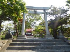 戻る前にもうひとつ。神社に参拝します。