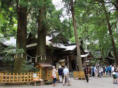 山道を進んでいくと、着きました。高千穂神社。

ここも絵はがきポイントですね。