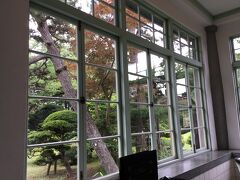 場所は、藤田記念庭園内にある大正浪漫喫茶室。
サンルームでいただくティータイムはまた格別。