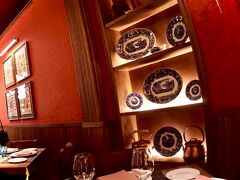 【Restaurante Los Galayos】

いくつかの異なるスタイルの部屋、空間があるようで...
