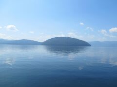 十和田湖も二度目ですが、こんなに静かだったかな。