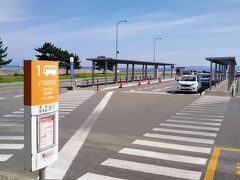 現在旅客を乗せて津軽海峡を横断する唯一のフェリーと考えられる津軽海峡フェリーに乗り継ぐには、津軽海峡フェリーターミナルで下車する。青森駅前からここまでの片道バス運賃は300円である。
