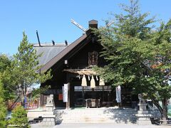 三角市場から徒歩7分ほどかな。
竜宮神社へ来てお参り