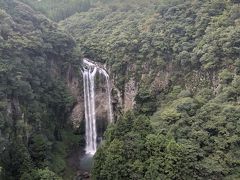 展望台からの滝

やや距離が