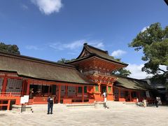 上宮

御祭神
一之御殿：八幡大神[誉田別尊（応神天皇）]
二之御殿：比売大神[多岐津姫命・市杵嶋姫命・多紀理姫命]
三之御殿：神功皇后[息長帯姫命]

宇佐神宮の参拝は「二礼･四拍手･一礼」
日本でこの作法は、出雲大社と宇佐神宮のみ
