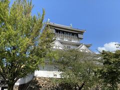 小倉城にやって来ました。
続日本100名城に指定されていますが、天守閣に登るほどじゃないかなぁ、と思い、外から眺めるだけにしました。