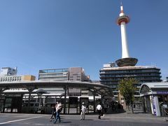 ●JR京都駅前

久々に京都にやって来ました。
京都もとってもいい天気。
京都タワーも元気！