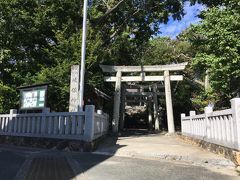 １４＜岐佐神社（きさじんじゃ）＞
町の中央部の小高い丘にあるのが、舞阪の氏神「岐佐神社」。
御祭神は「蚶貝比売命（アカガイの神）」と「蛤貝比売命（ハマグリの神）」という、何とびっくり「貝の神様」です！！