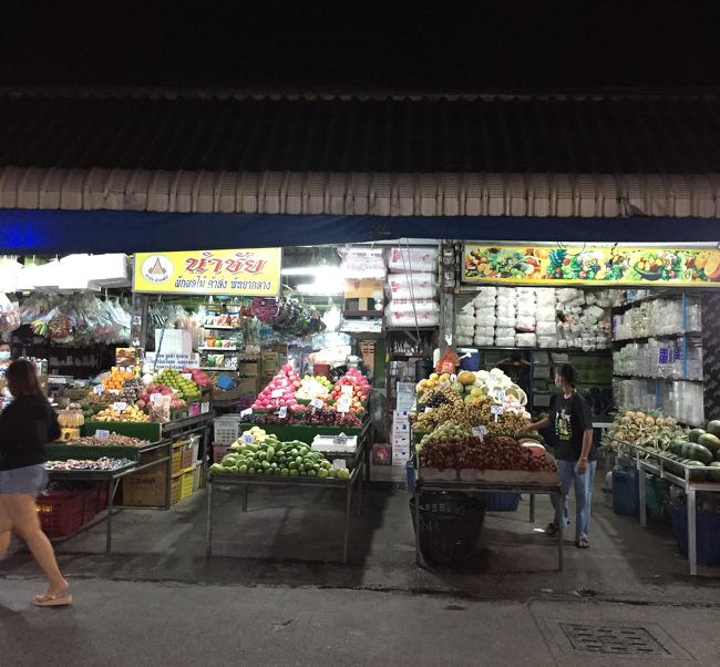 ソイブァカーオの果物店