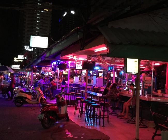 コンドミニアム前の通りソイ.メイキング