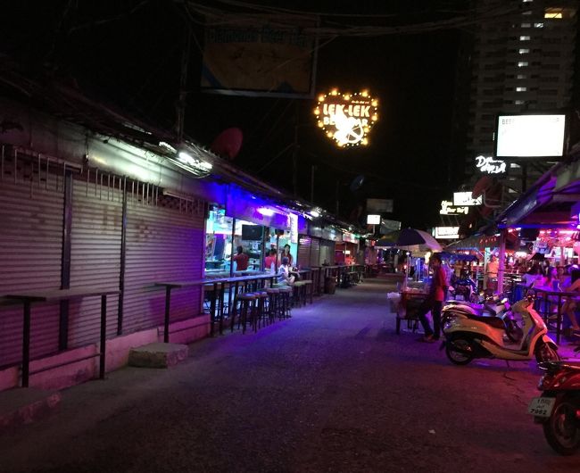 左側は営業してるところは4店舗ほどか？