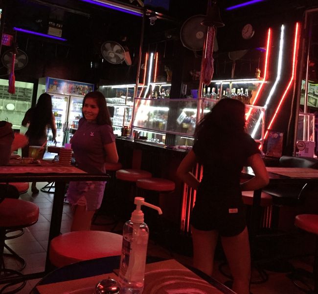 昨日と同じブンブンバーでビア、チャーン1本