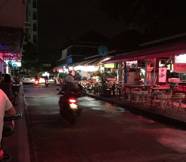 ここからソイブァカーオに出てバービア通りを抜けて帰ります。