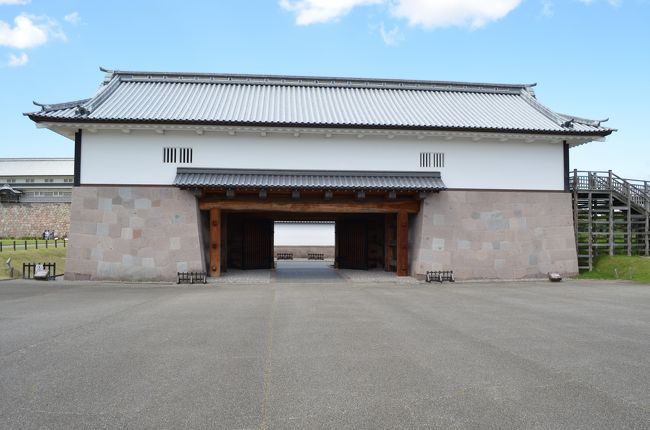 河北門二の門。今日は結構な人出で、誰もいない画像はレア！