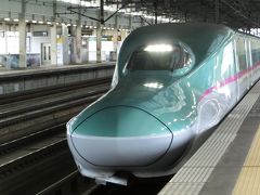 11:50  一ノ関
↓やまびこ54
12:08  古川
いつもならケチって普通列車でゆくところだが、チェックインの15時厳守で到着したいことを考えると、11:53の列車では小牛田で1時間待ちぼうけ、12:44の列車では3分と余裕がない。
ならばと思いきって新幹線を利用する。
初乗り特急料金が1330円の北海道新幹線に比べ、1000円で2駅乗れる一ノ関～古川間はある意味お得かも。
もはや感覚は『ライナー』とか『普通列車グリーン車』とか。
