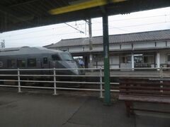 2020.09.26　宮崎ゆき特急きりしま６号車内
単線のため、至るところで特急どうしの行き違いがある。