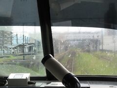 2020.09.26　宮崎ゆき特急きりしま６号車内
都城に到着。んー、汚れが…