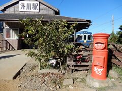 ここにもポストがあり、灯台の白いポスト同様に風景印を押してもらえます。