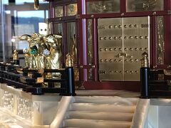 次は真珠島に移動。
受付の人や入り口で立っているスタッフの人達の接客の素晴らしさ！！
最高級ホテル並みです。こっちの印象が強く残りました。
展示場をみたり、真珠のできる工程の説明を受けたりと、期待以上の満足感が得られました。