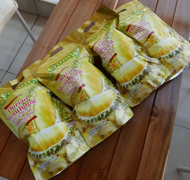 30日　パタヤクランのB.Cでドライドリアンを安さに誘われて買いました。<br />特価で1袋69B<br />以前センタンでこれと同じような物が1袋300B<br />早速食べてみましたが味が違って美味しさ半減、残念でした。