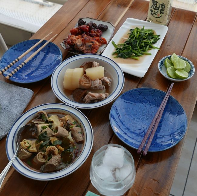 30日　夕食<br />ホルモン煮．．．◎<br />大根と豚肉煮．．．〇<br />青物炒め．．．〇<br />焼き鳥．．．〇