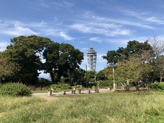 江の島の一番上に着きました。
亀ヶ岡広場から見たシーキャンドル。