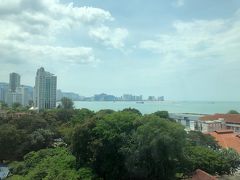 マレーシア　ホテルにチェックインして、これから観光です。部屋からは海が見えます。