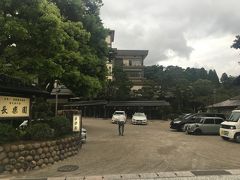 こちらはお庭が素敵みたいね。
外からは拝めなかったわ。