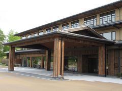 宿坊「智積院会館」は2020年9月1日に建て替えられて新装オープンのピカピカです。
昔のコンクリート打ちっ放しの宿坊には泊まったことがあったのですが、どんな風になったか偵察に来ました。