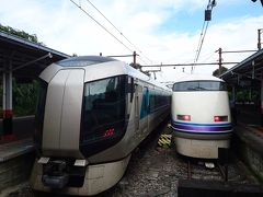 東武日光駅に到着。
停車中のスペーシアとリバティを撮影。
自分が乗る特急は下今市駅で、鬼怒川温泉方面から来る電車ですのでこれには乗りません。