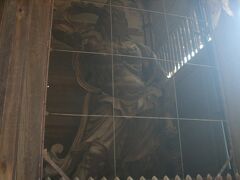 仁王像　左。

逆光ですいません。

