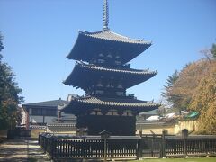 三重塔

五重塔に目が行きがちですが三重塔もなかなか。

興福寺で最古の建物です。（北円堂と共に）