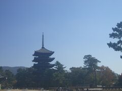 五重塔。

五重塔は遠くから見た方がいいかも。