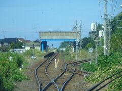 一線スルー方式じゃない泊駅。
こういう駅ではスピードを落とす。
これが高速化のネックのような気がする。